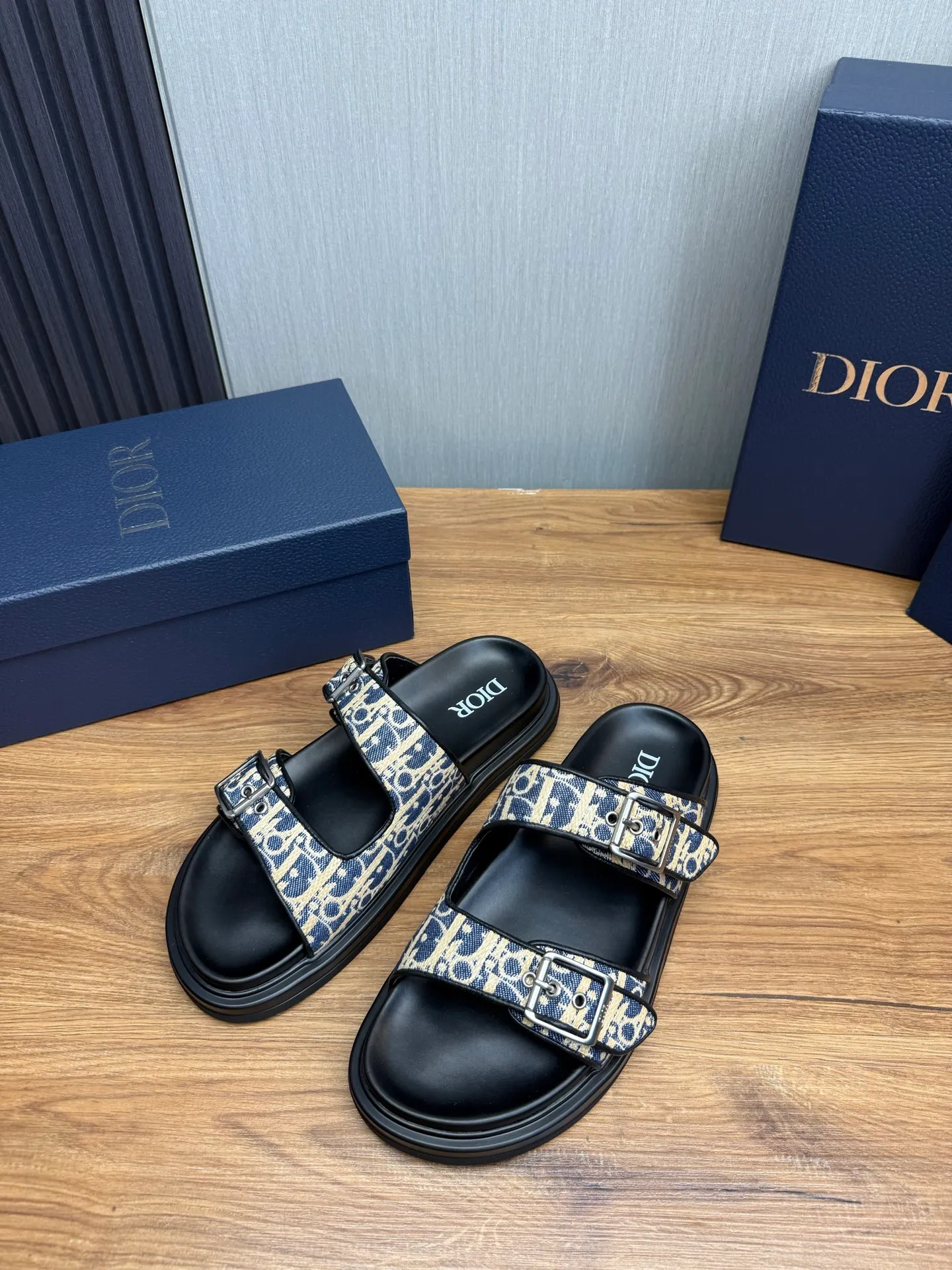 Men's shoes 💰300💰 Dior. Men's slippers 🩴Official website 1:1 production 38-45 yards 45 46 🉑️Customized original material shipped✅